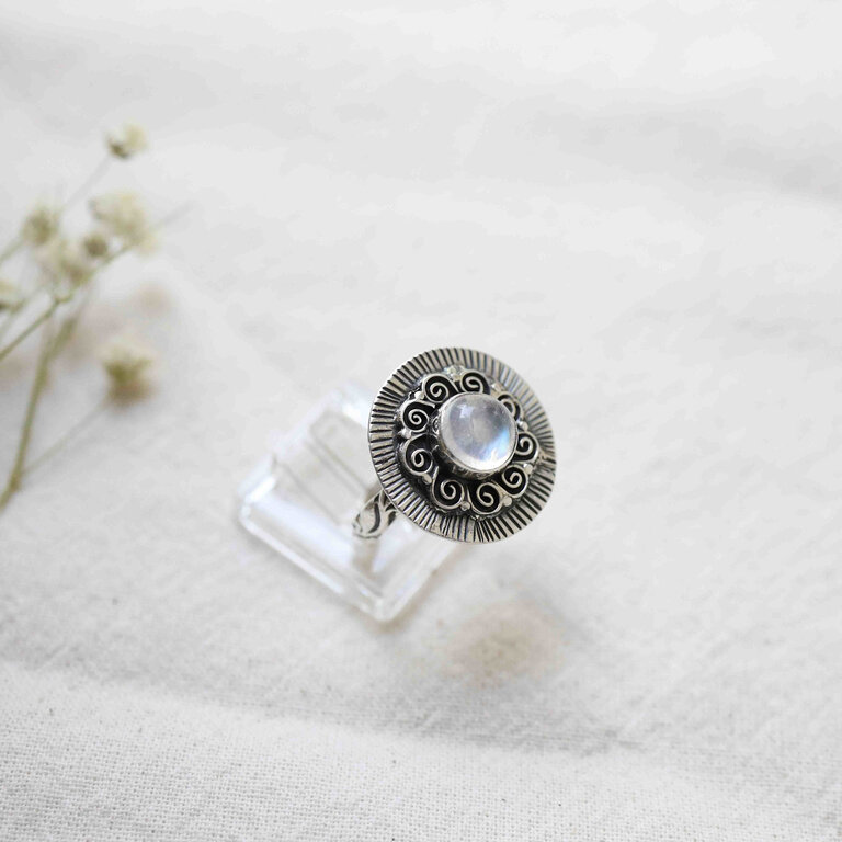 Rainbow moonstone ring - Aura