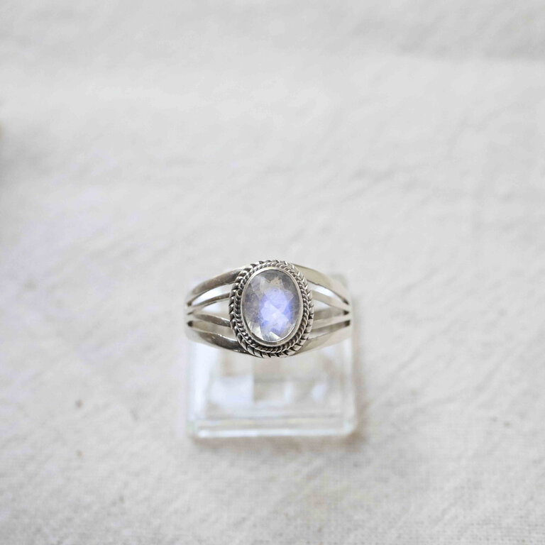 Rainbow moonstone ring - Nella