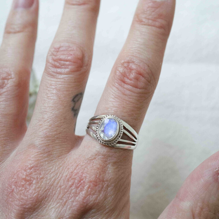Rainbow moonstone ring - Nella