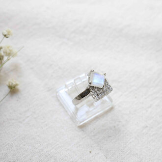 Rainbow moonstone ring - Leia