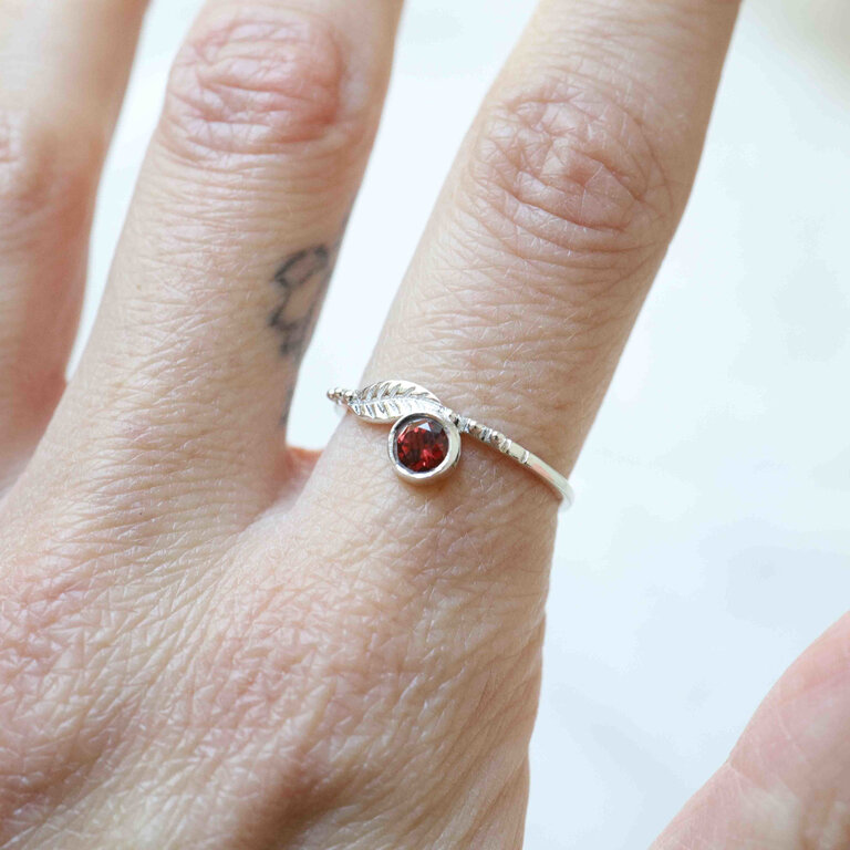 Garnet Ring- Cybèle