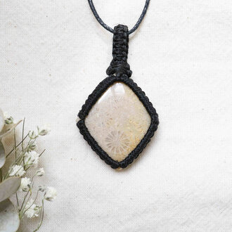 Pendentif Corail fossilisé - Macramé