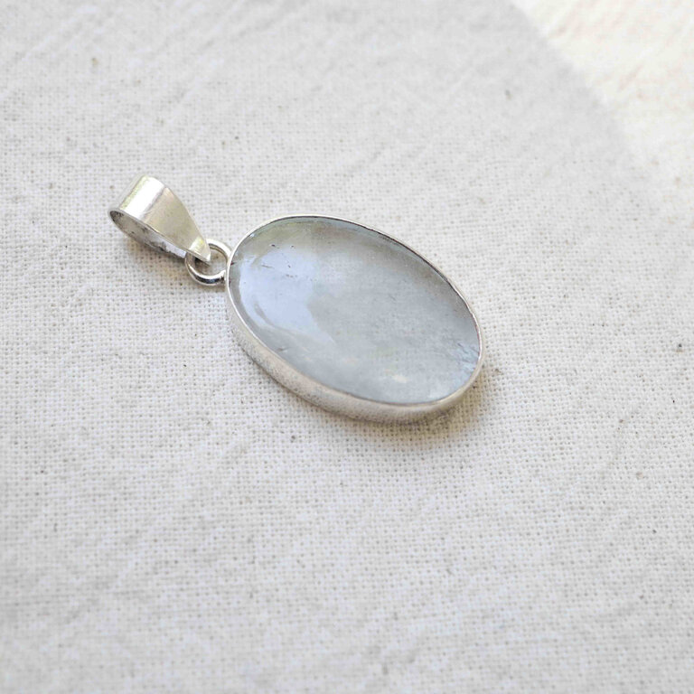 Blue Topaz Pendant - Ovale