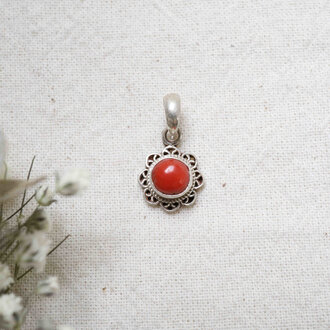 Coral Pendant - Marguerite
