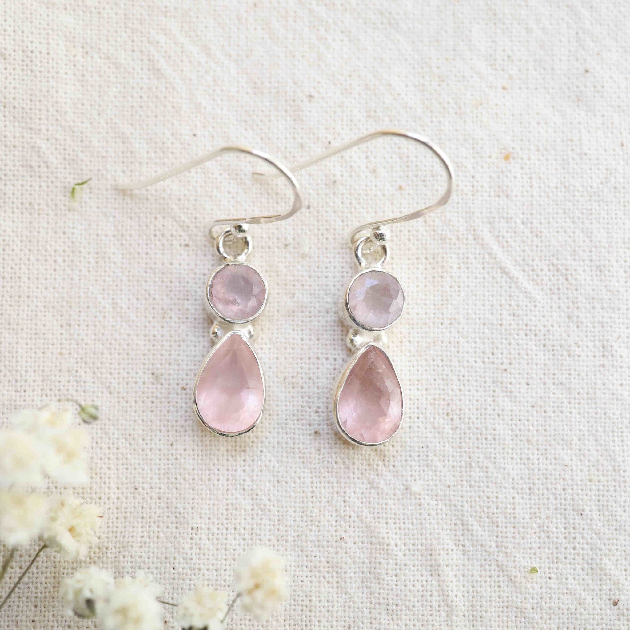 Boucles d'oreilles en forme de goutte de quartz rose naturel en gros pour création de bijoux