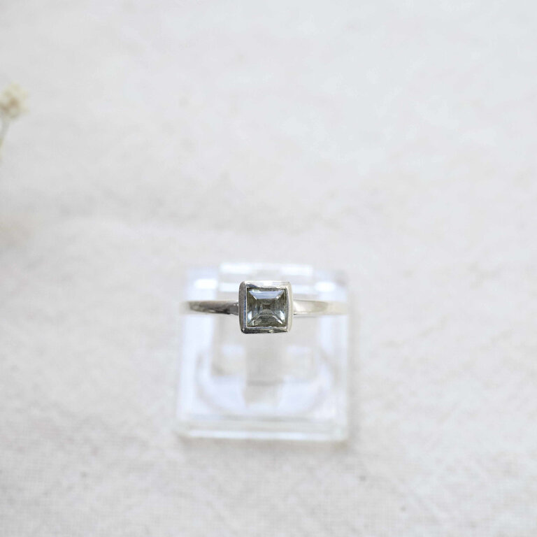 Blue Topaz Ring - Carré