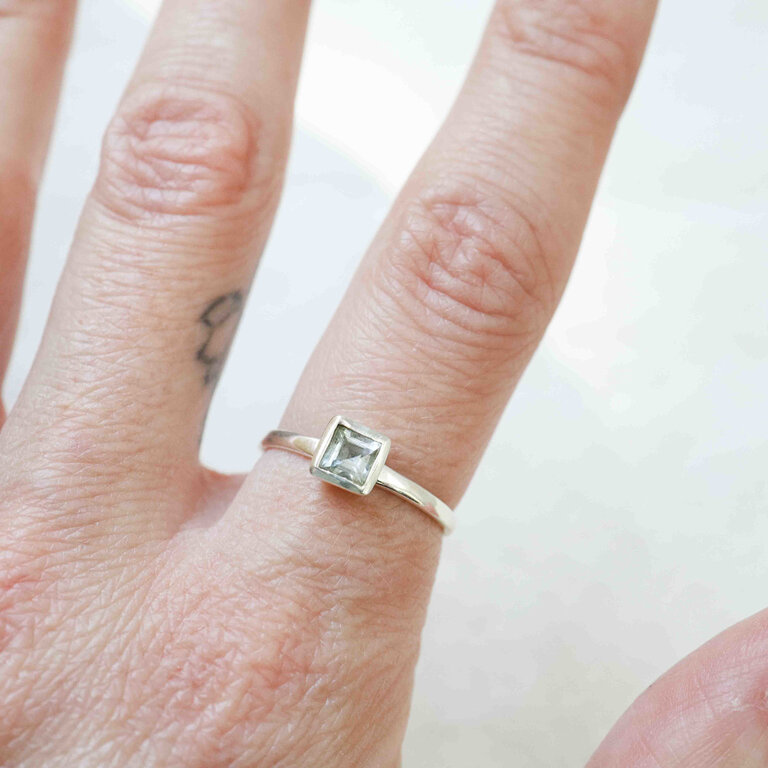 Blue Topaz Ring - Carré
