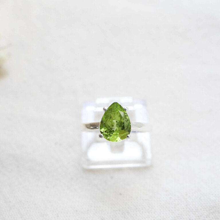 Peridot Ring - Goutte
