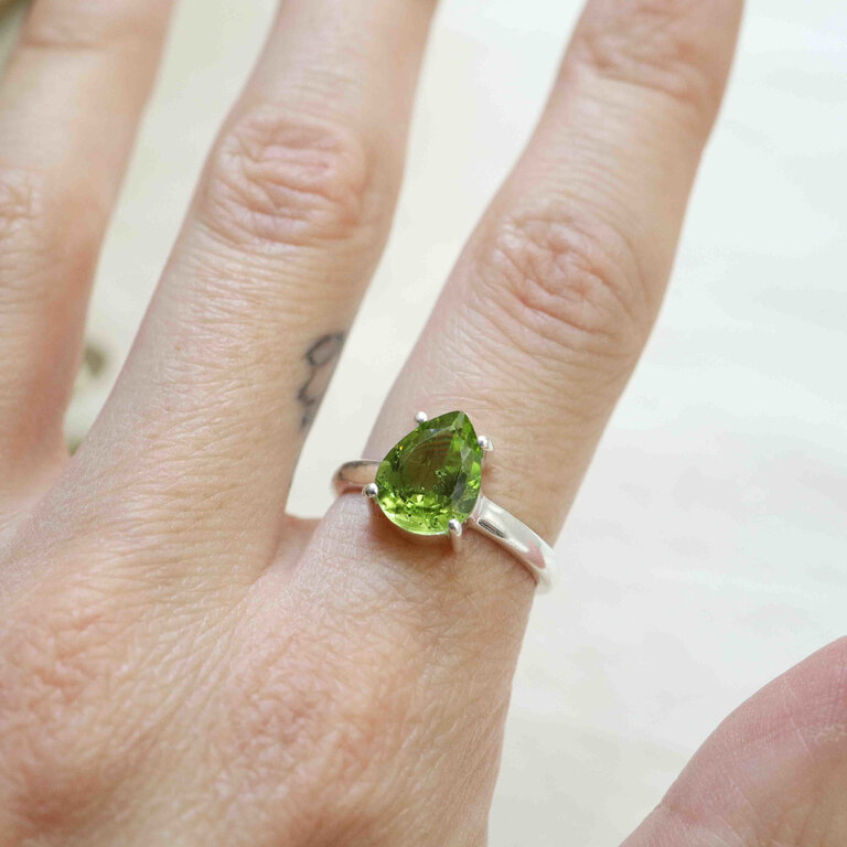 Peridot Ring - Goutte