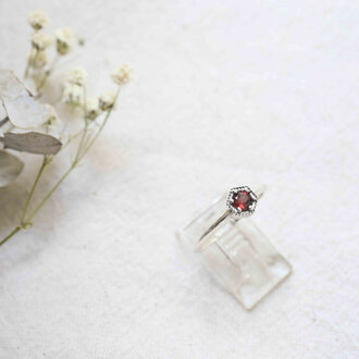 Garnet Ring - Hexagone