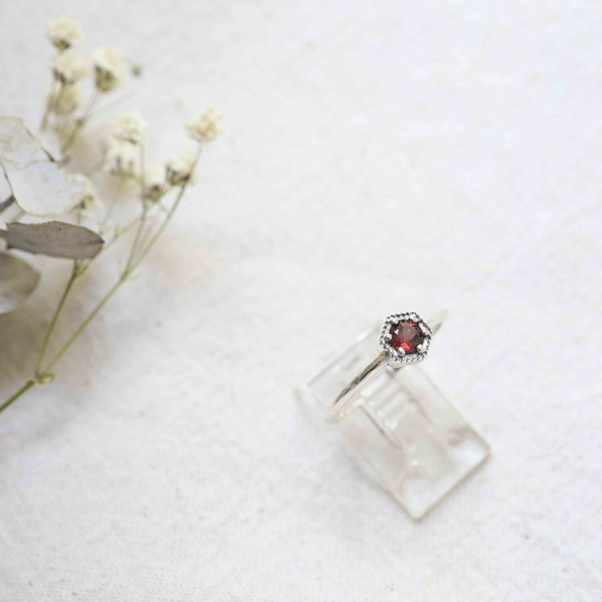 Garnet Ring - Hexagone