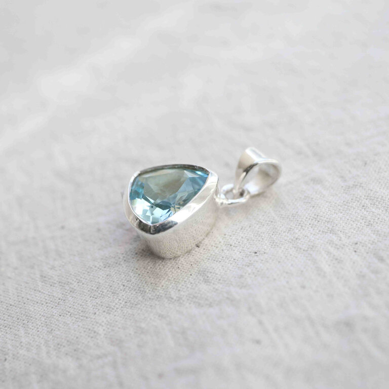 Pendentif Topaze bleue - Delta
