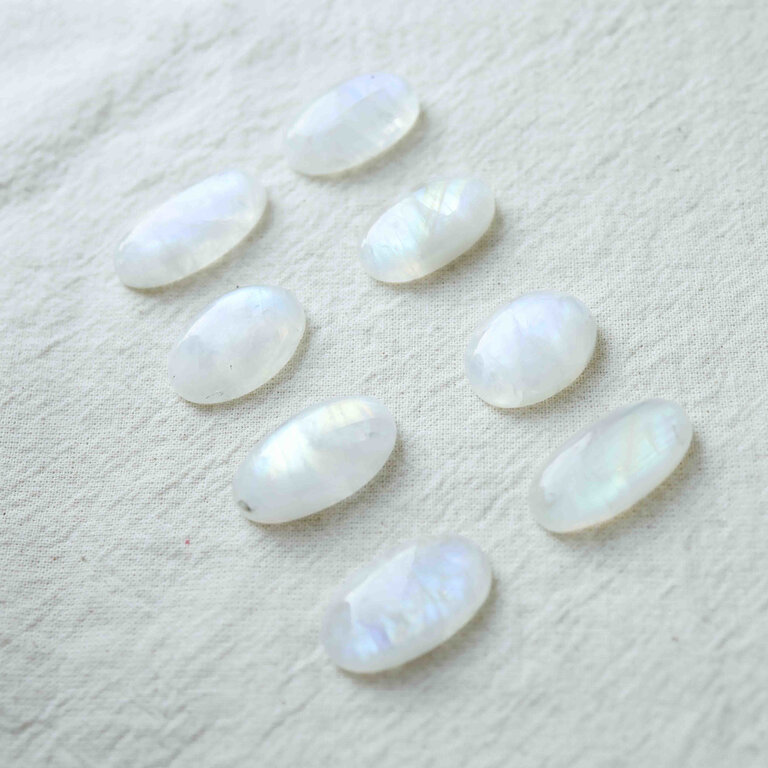 Rainbow moonstone - Cabochon oval