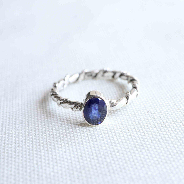 Sapphire Ring - Torsade