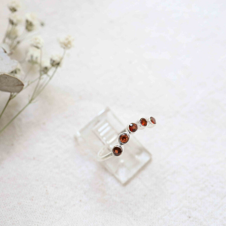 Garnet Ring - Ilia