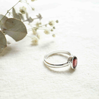 Garnet Ring - Classique