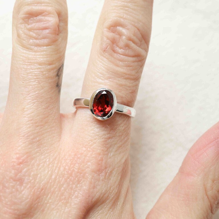 Garnet Ring - Classique
