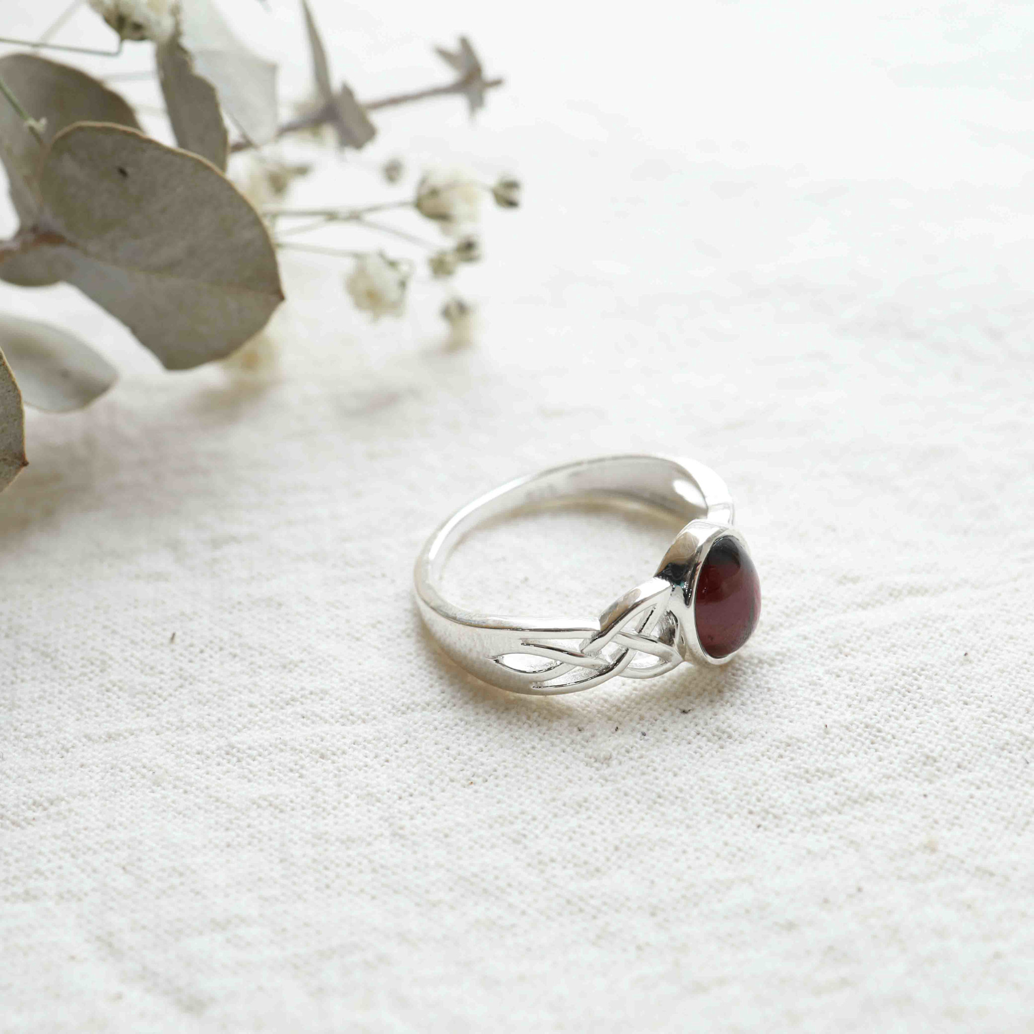 Garnet Ring - Alba