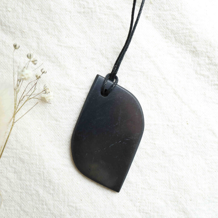 Shungite Pendant - Feuille