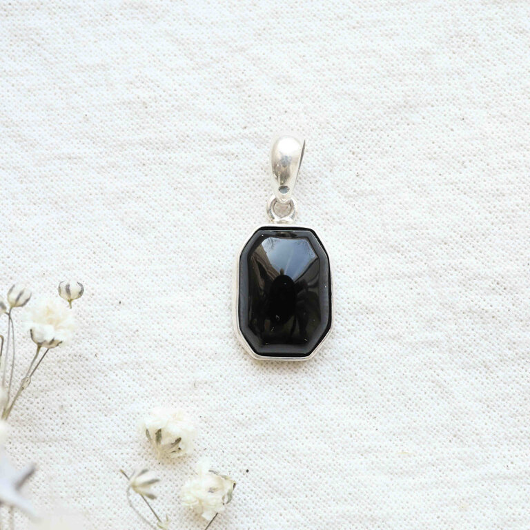 Onyx Pendant - Protection