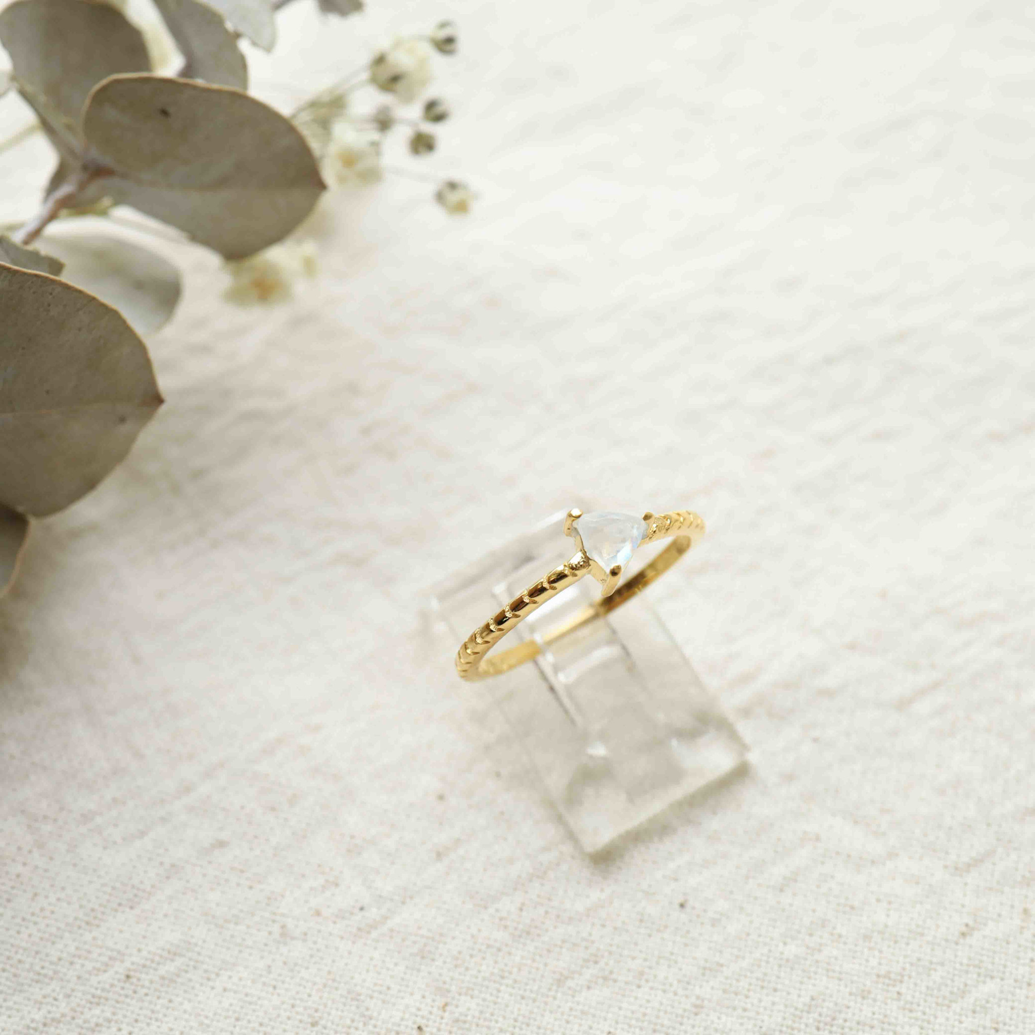 Rainbow moonstone gold plated ring - Délicate