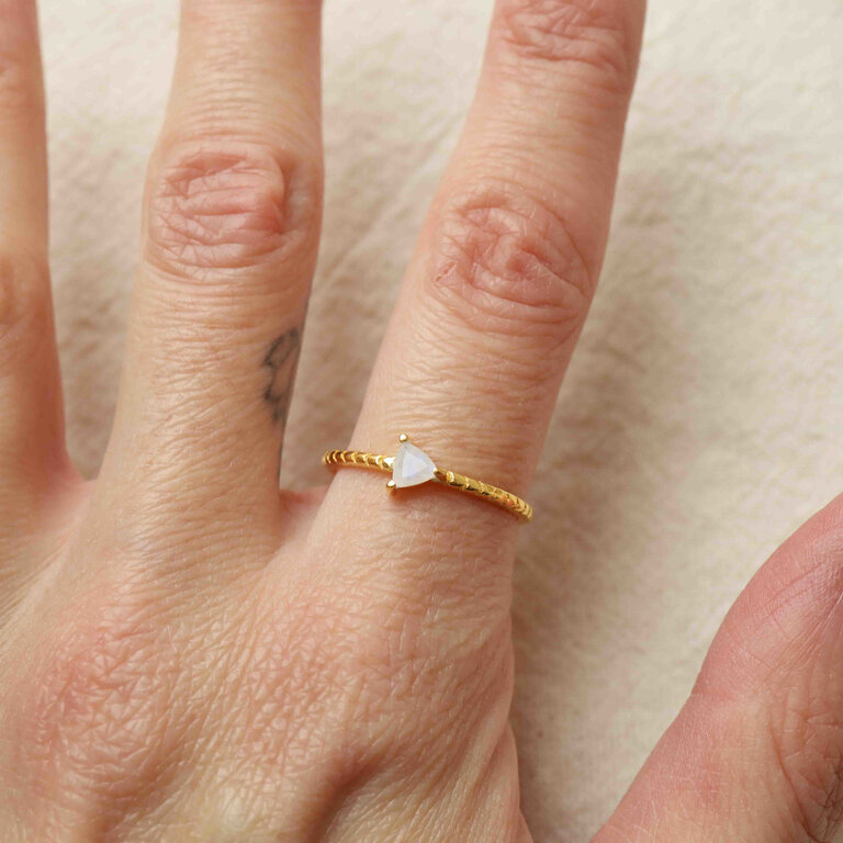 Rainbow moonstone gold plated ring - Délicate