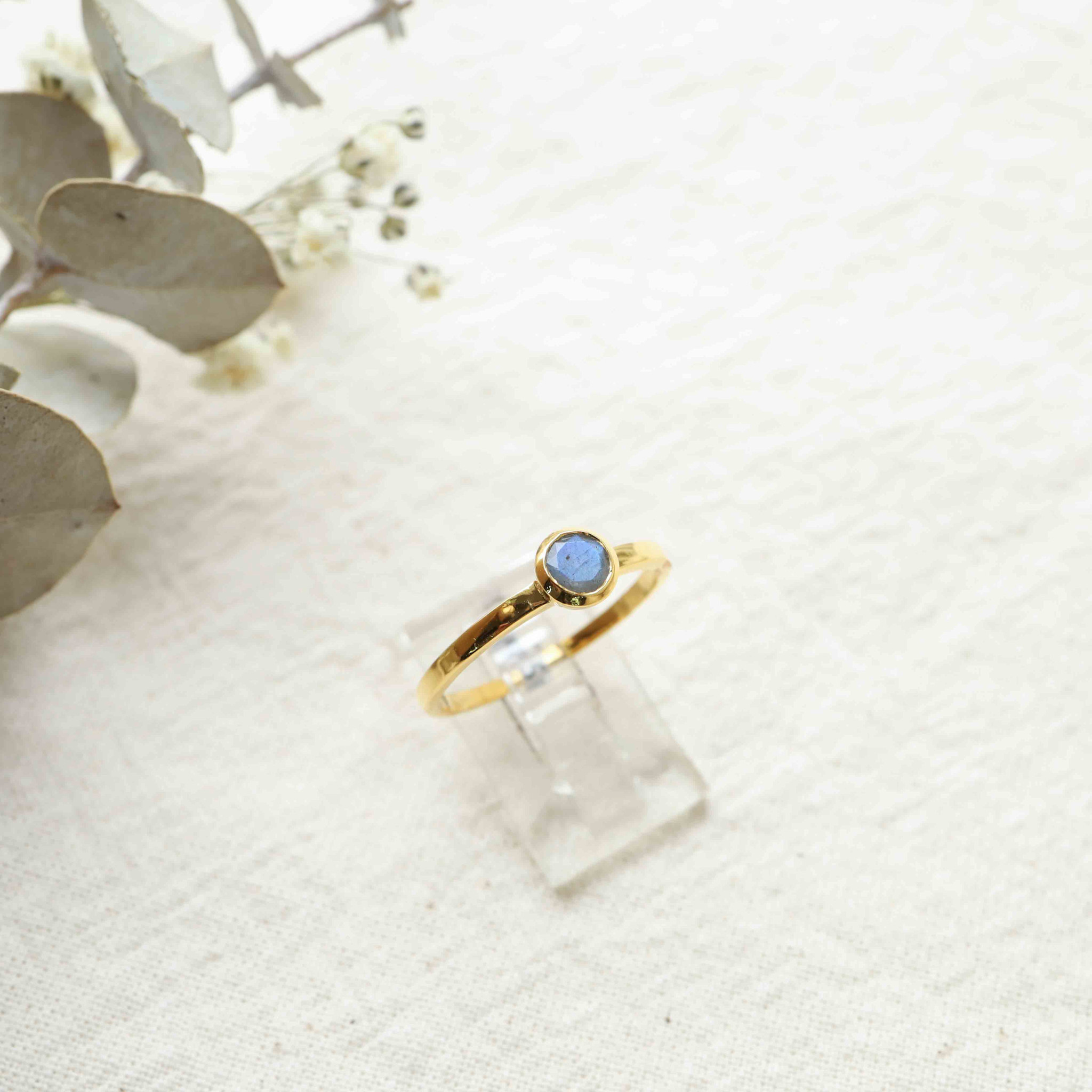 Labradorite gold plated ring - Ronde