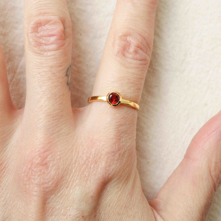 Garnet ring gold plated - Ronde