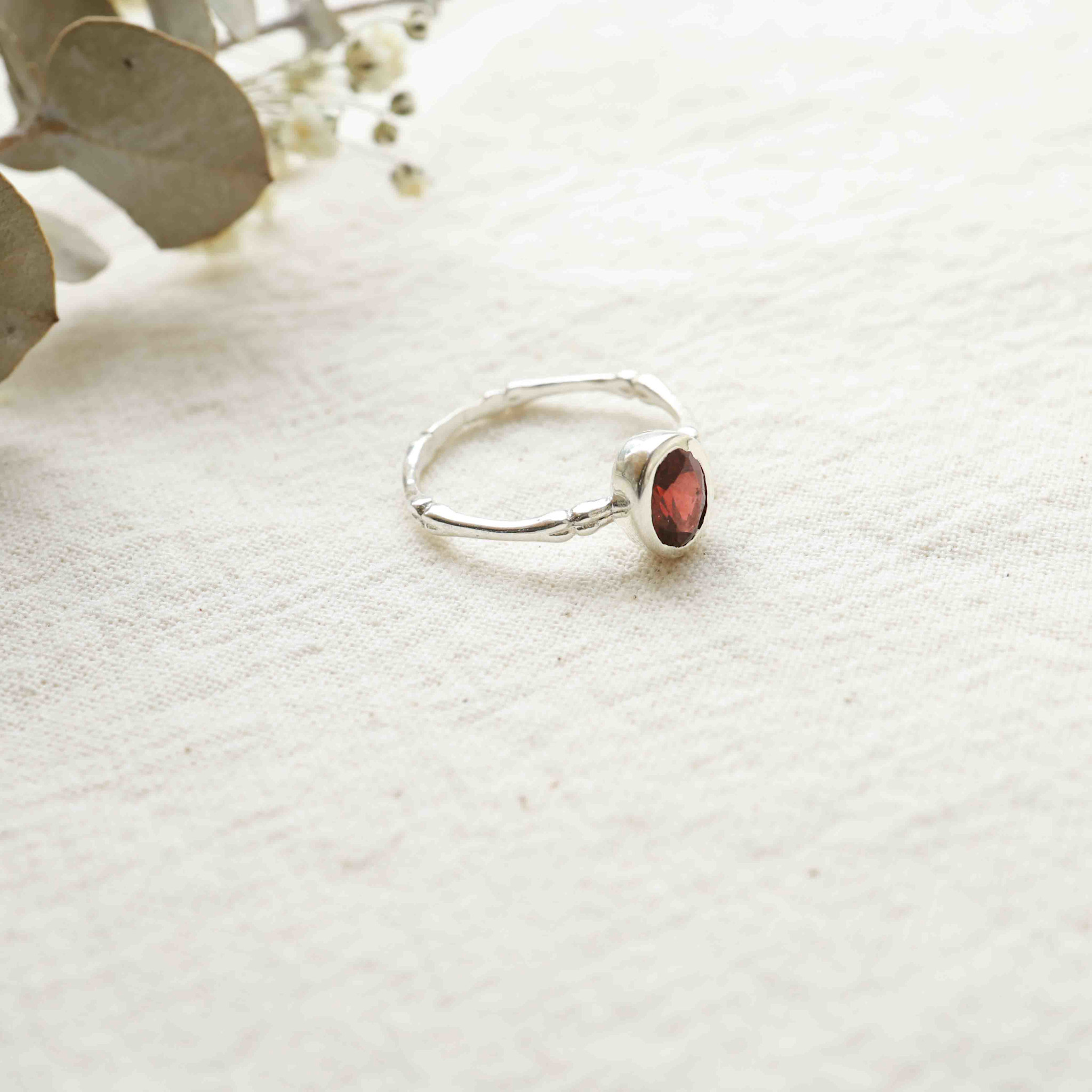 Garnet Ring - Silène