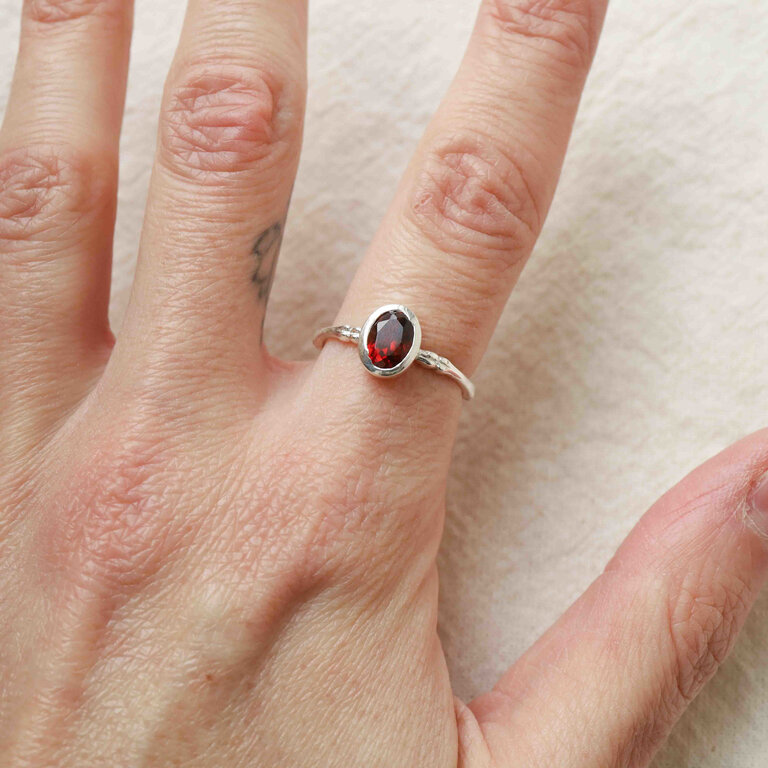 Garnet Ring - Silène