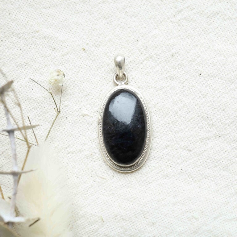 Black Tourmaline Pendant - Hortensia