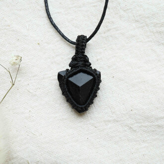 Pendentif Tourmaline noire macramé - Triangle