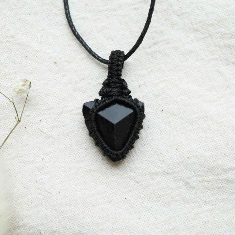 Pendentif Tourmaline noire macramé - Triangle