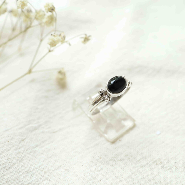 Onyx Ring - Vitis