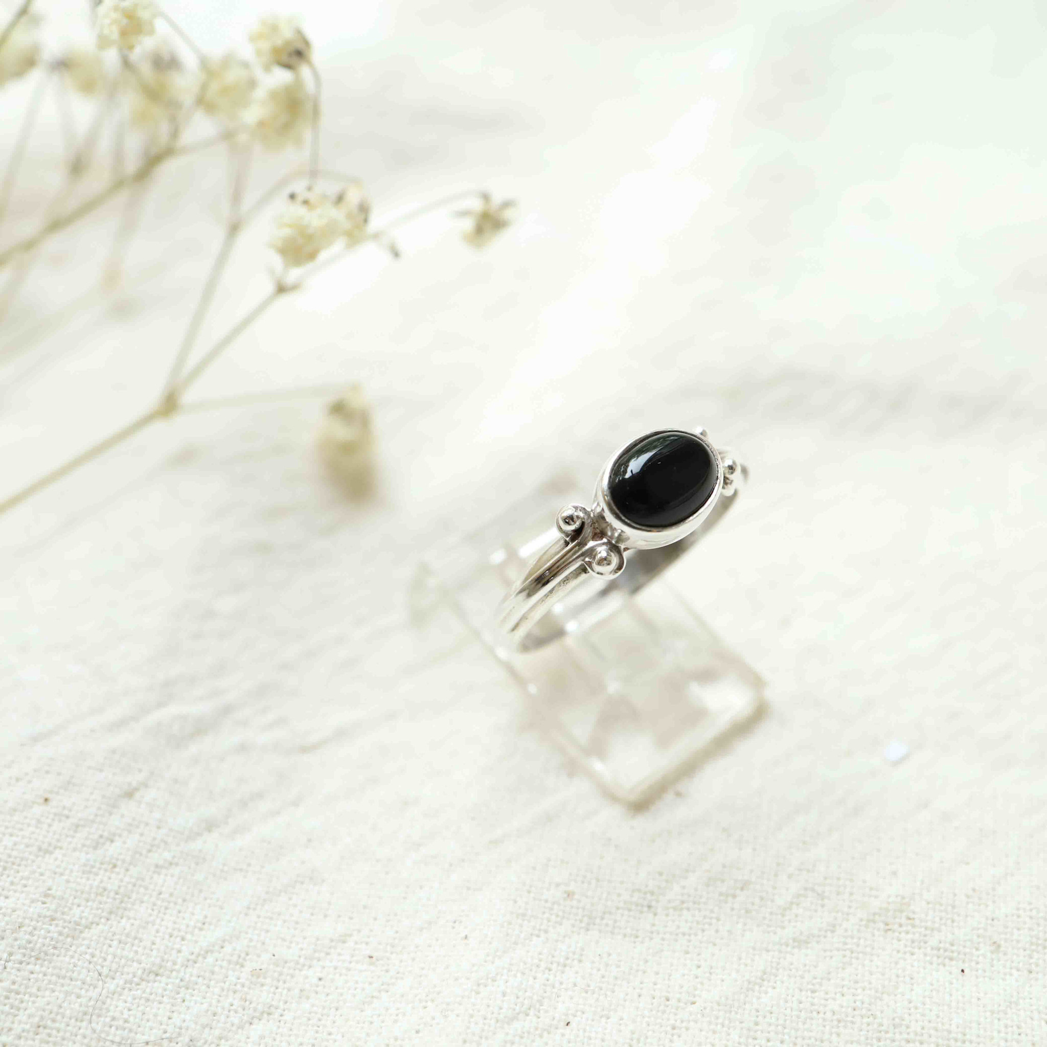 Onyx Ring - Vitis