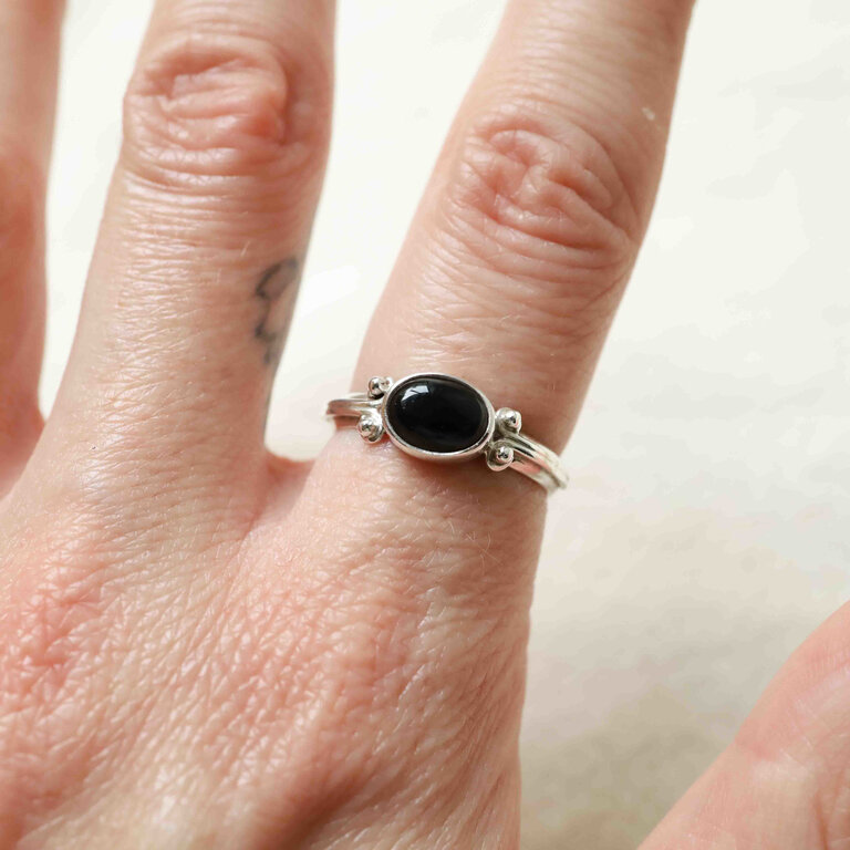 Onyx Ring - Vitis