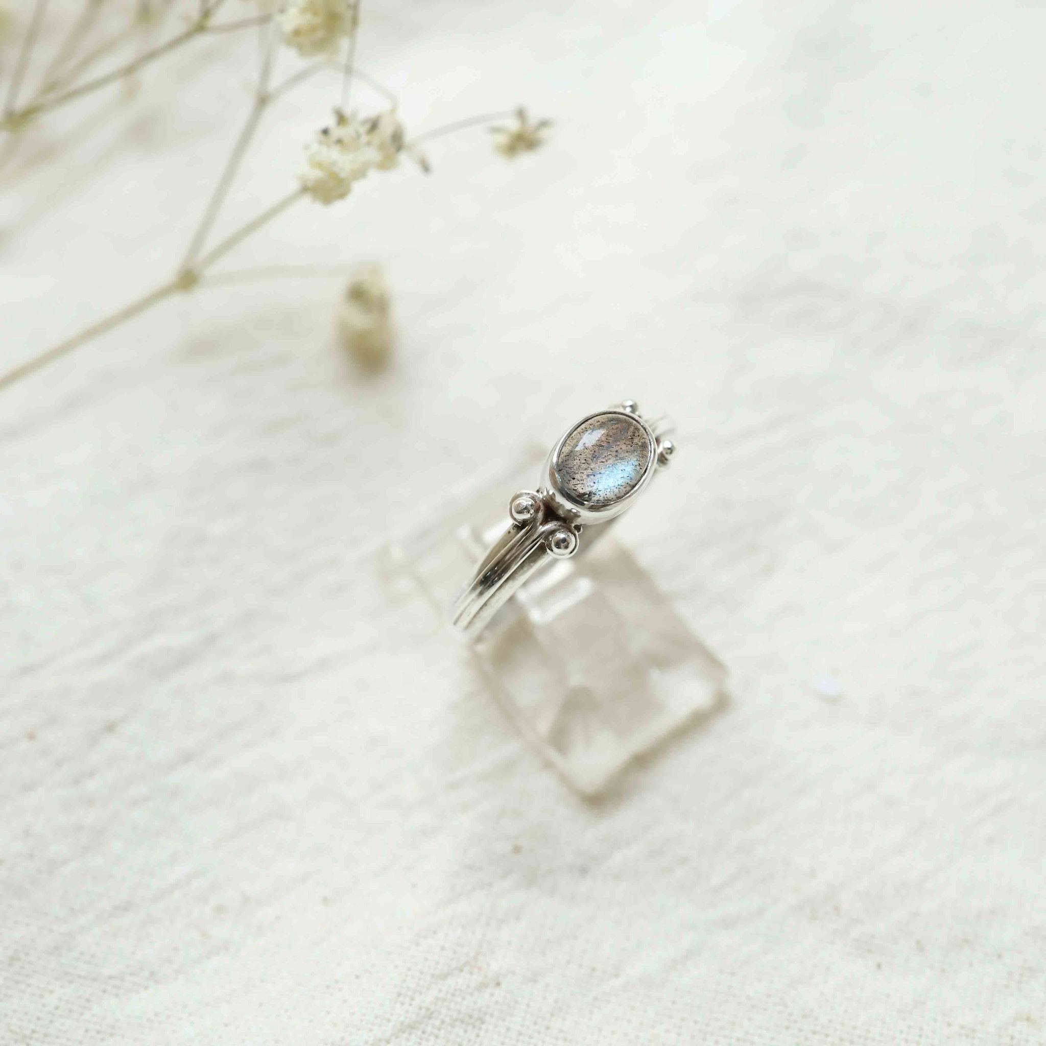Labradorite Ring - Vitis