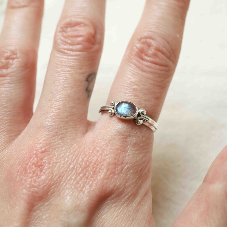 Labradorite Ring - Vitis