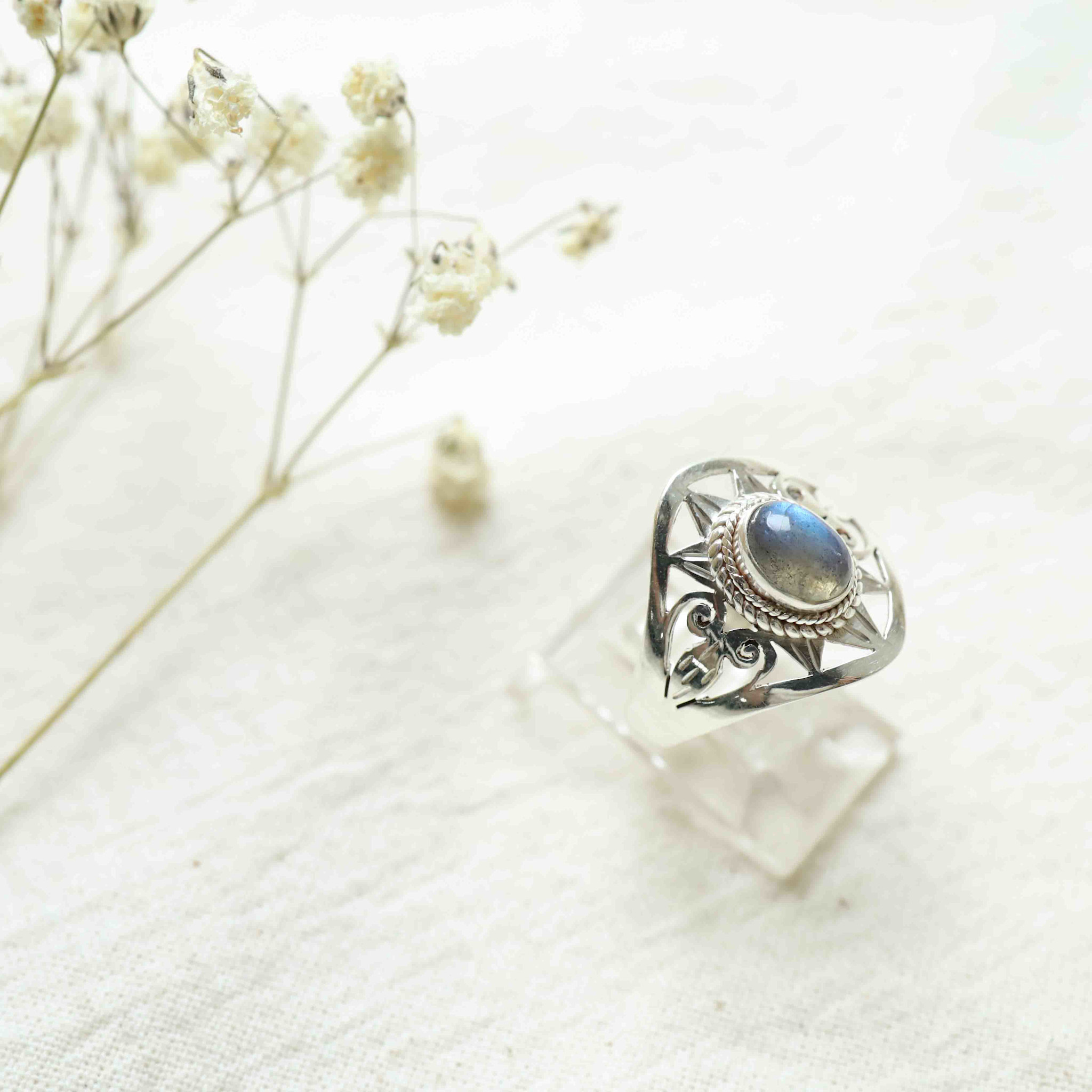 Labradorite Ring - Nyx