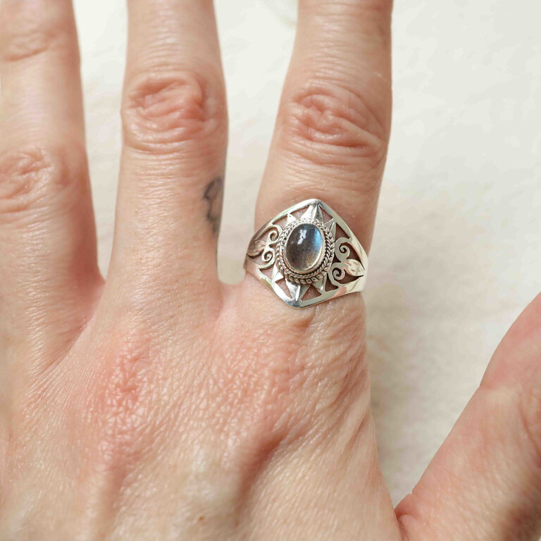 Labradorite Ring - Nyx