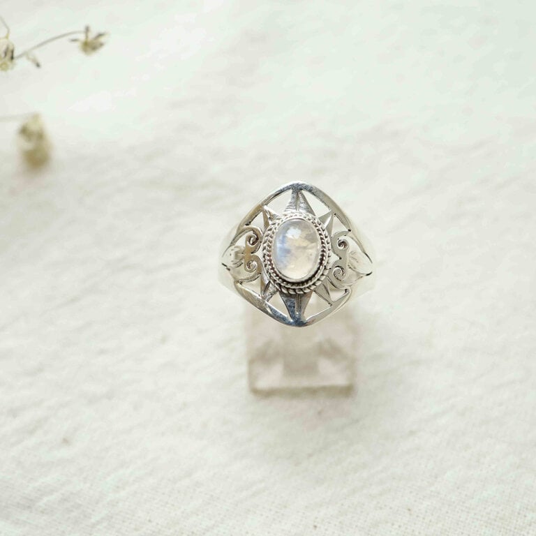 Rainbow moonstone ring - Nyx