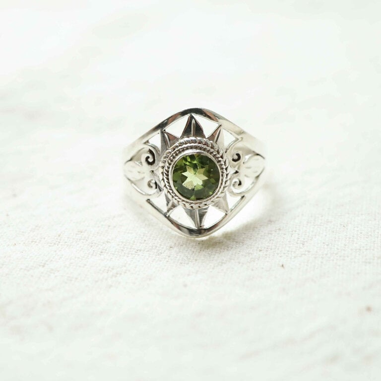 Peridot Ring - Nyx