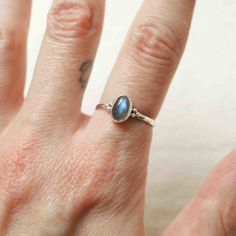 Labradorite Ring - Freesia