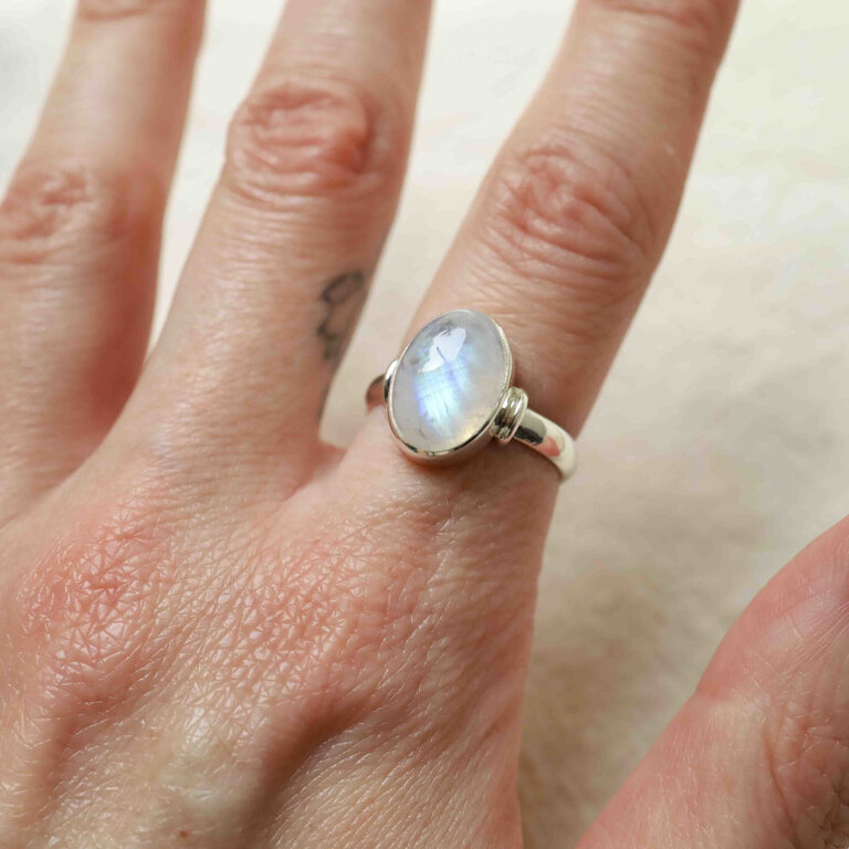 Rainbow moonstone ring - Oeillet