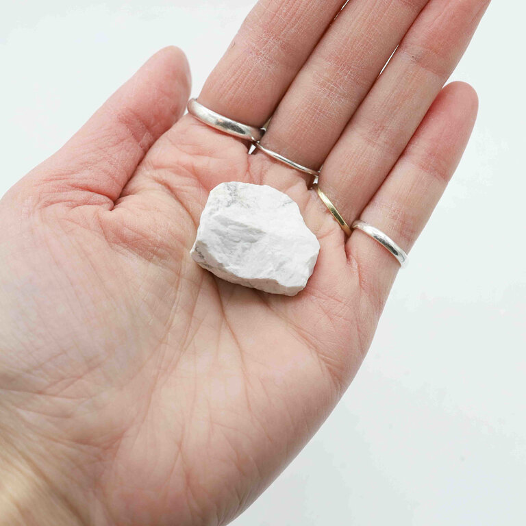 Howlite brute