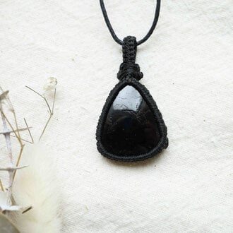 Black Tourmaline Pendant Macrame - Goutte