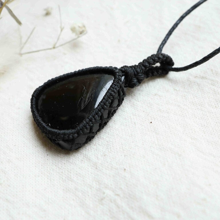 Black Tourmaline Pendant Macrame - Goutte
