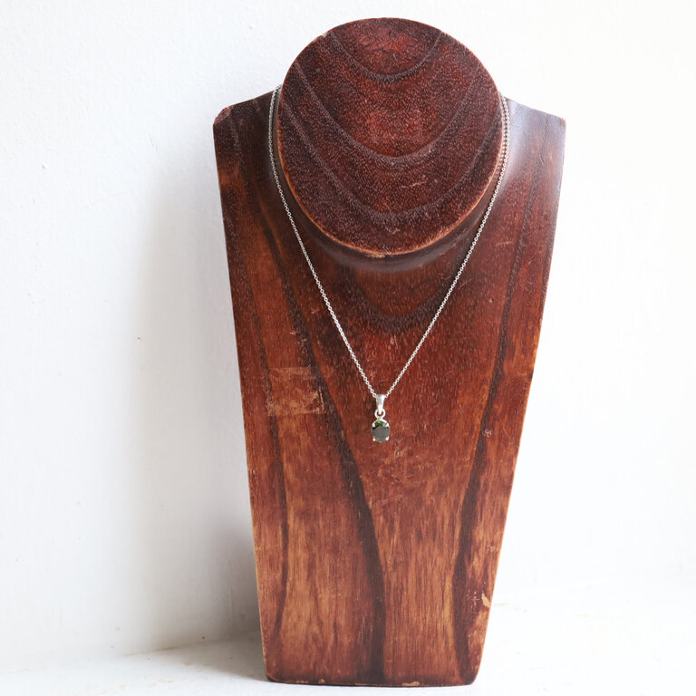 Green Tourmaline Pendant - Facetté