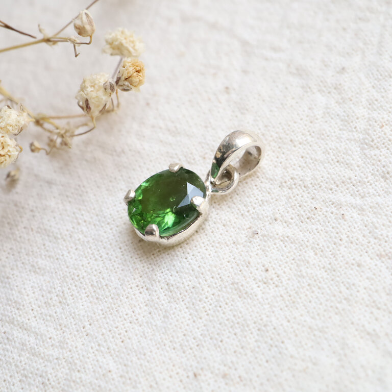 Green Tourmaline Pendant - Facetté