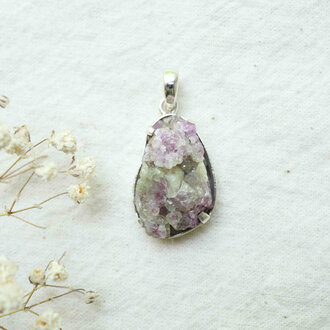 Pendentif Vésuvianite - Brut